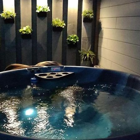 Maas Chalet Aldeneik Maaseik Eksteriør bilde